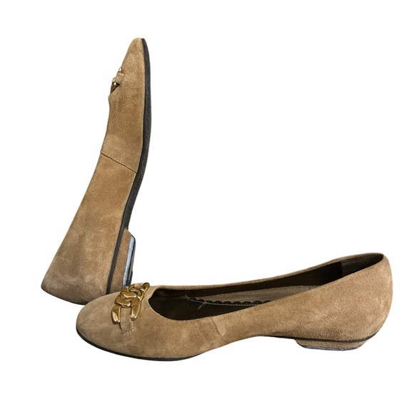 Naturalizer Tan Flats with Gold Detail - Picture 2 of 7